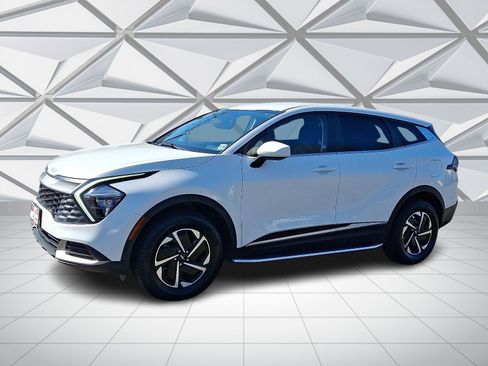 Used 2023 Kia Sportage LX image 5