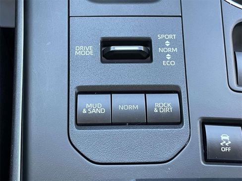 Used 2022 Toyota Highlander XLE image 32