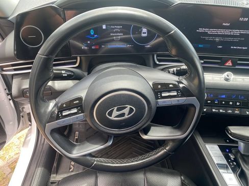 Certified 2024 Hyundai Elantra Limited FWD image 14