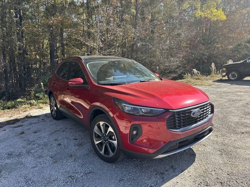 Used 2024 Ford Escape Platinum w/ Premium Technology Package image 2