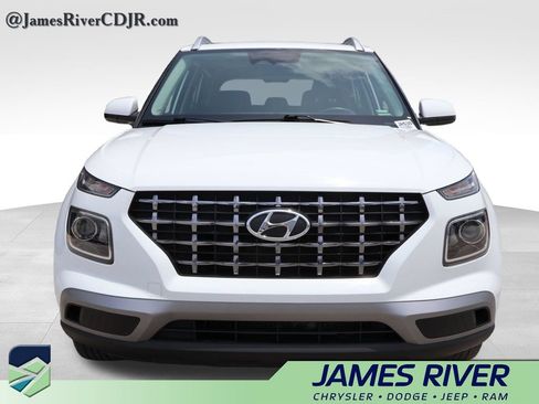 Used 2025 Hyundai Venue SEL FWD image 9