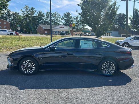 Certified 2025 Hyundai Sonata Limited FWD image 3