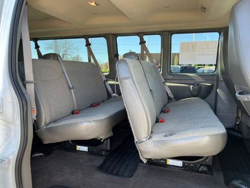 Used 2025 Chevrolet Express 3500 LT w/ LT Preferred Equipment Group RWD image 4
