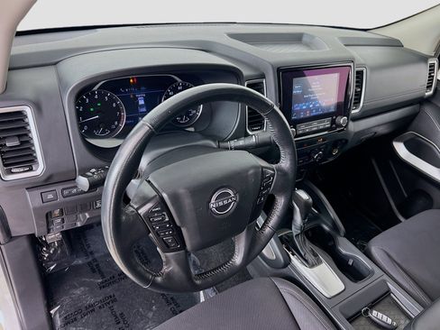 Used 2022 Nissan Frontier SV w/ Technology Package image 9