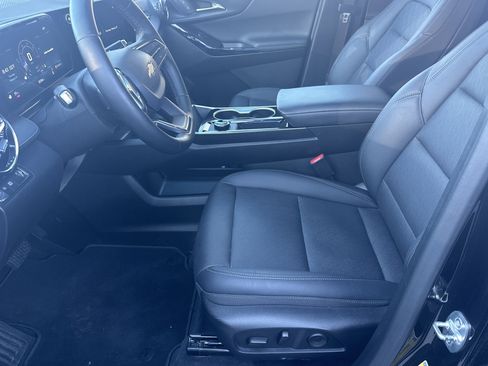 Used 2026 Chevrolet Equinox LT w/ Convenience Package II image 9