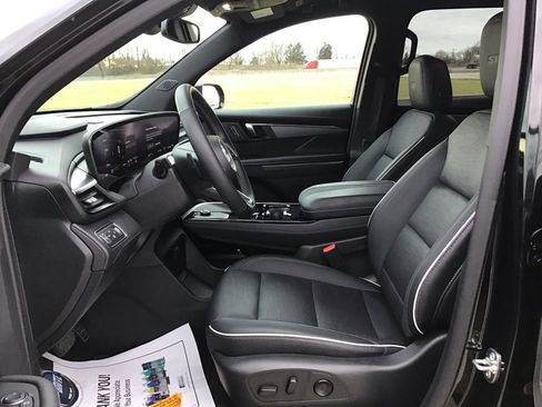 Used 2025 Buick Enclave Sport Touring image 33