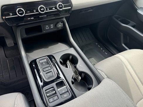 Used 2023 Honda Pilot LX image 29