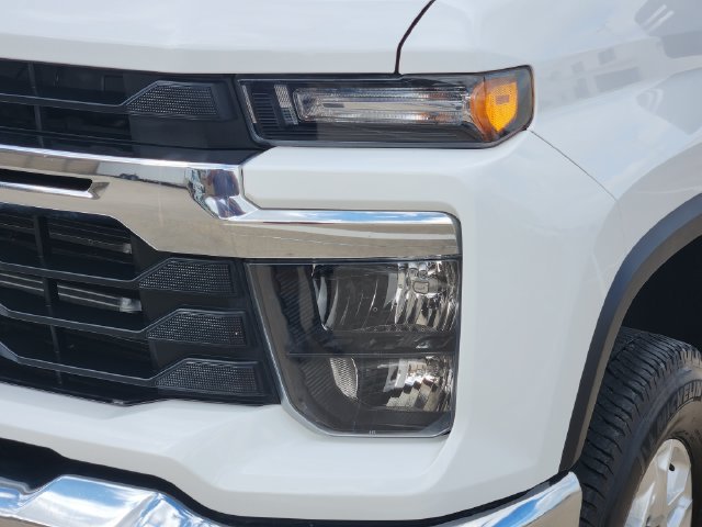 Used 2024 Chevrolet Silverado 2500 LT AWD/4WD image 16