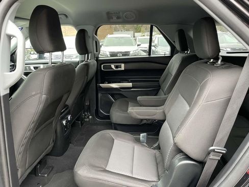 Used 2022 Ford Explorer XLT image 12