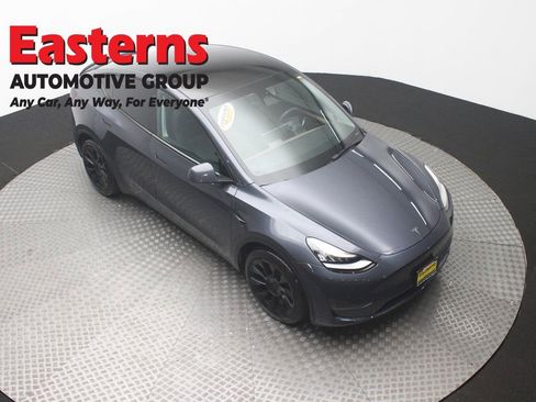 Used 2022 Tesla Model Y Long Range image 3