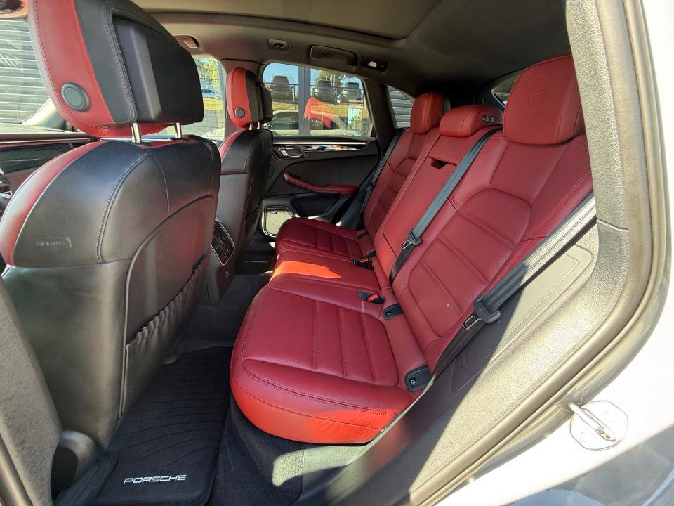 Certified 2026 Porsche Macan Turbo AWD/4WD image 20