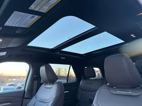 Used 2025 Ford Explorer Platinum image 25