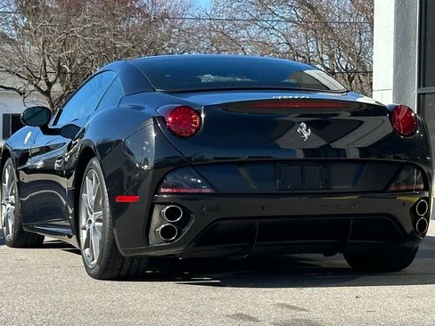 Used 2010 Ferrari California image 8