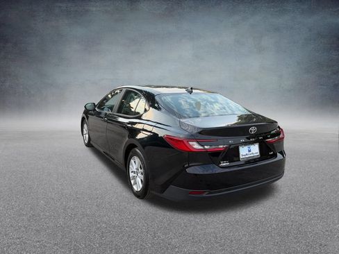 Used 2025 Toyota Camry LE FWD image 9