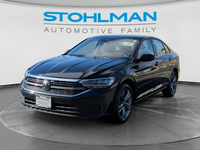 Certified 2023 Volkswagen Jetta SE w/ Panoramic Sunroof Package FWD image 1