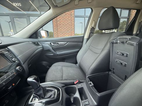 Used 2020 Nissan Rogue S w/ Special Edition Package FWD image 25