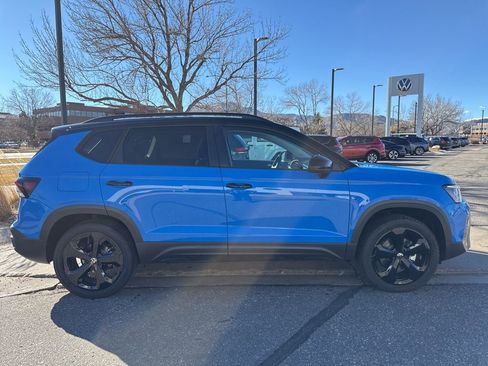 Certified 2025 Volkswagen Taos SE image 7