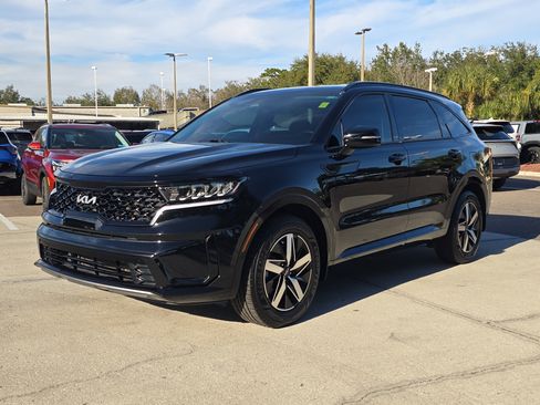 Certified 2022 Kia Sorento S image 4