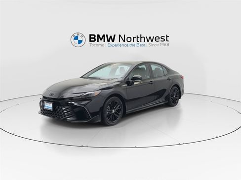 Used 2025 Toyota Camry SE w/ Multimedia Upgrade Package AWD/4WD image 9