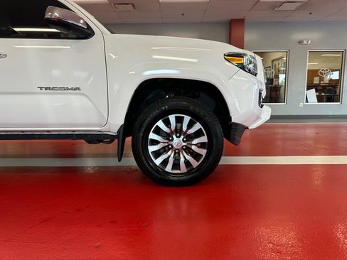 Certified 2023 Toyota Tacoma Limited AWD/4WD image 30