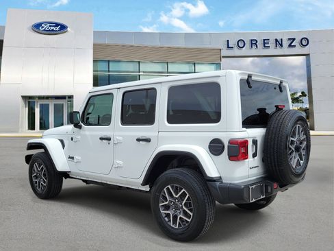 Used 2025 Jeep Wrangler Unlimited Sahara AWD/4WD image 7