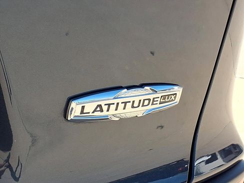 Certified 2021 Jeep Cherokee Latitude Lux w/ Comfort/Convenience Group image 2