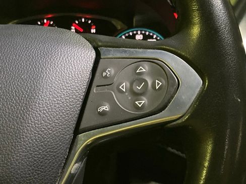 Used 2021 Chevrolet Traverse LT image 17