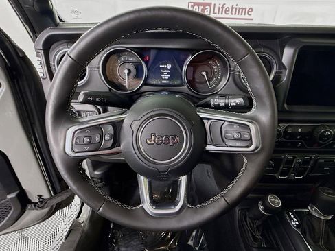 Used 2022 Jeep Wrangler Unlimited Sahara w/ Cold Weather Group AWD/4WD image 19