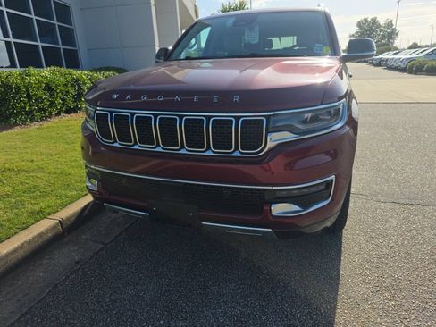 Used 2024 Jeep Wagoneer Series III AWD/4WD image 5