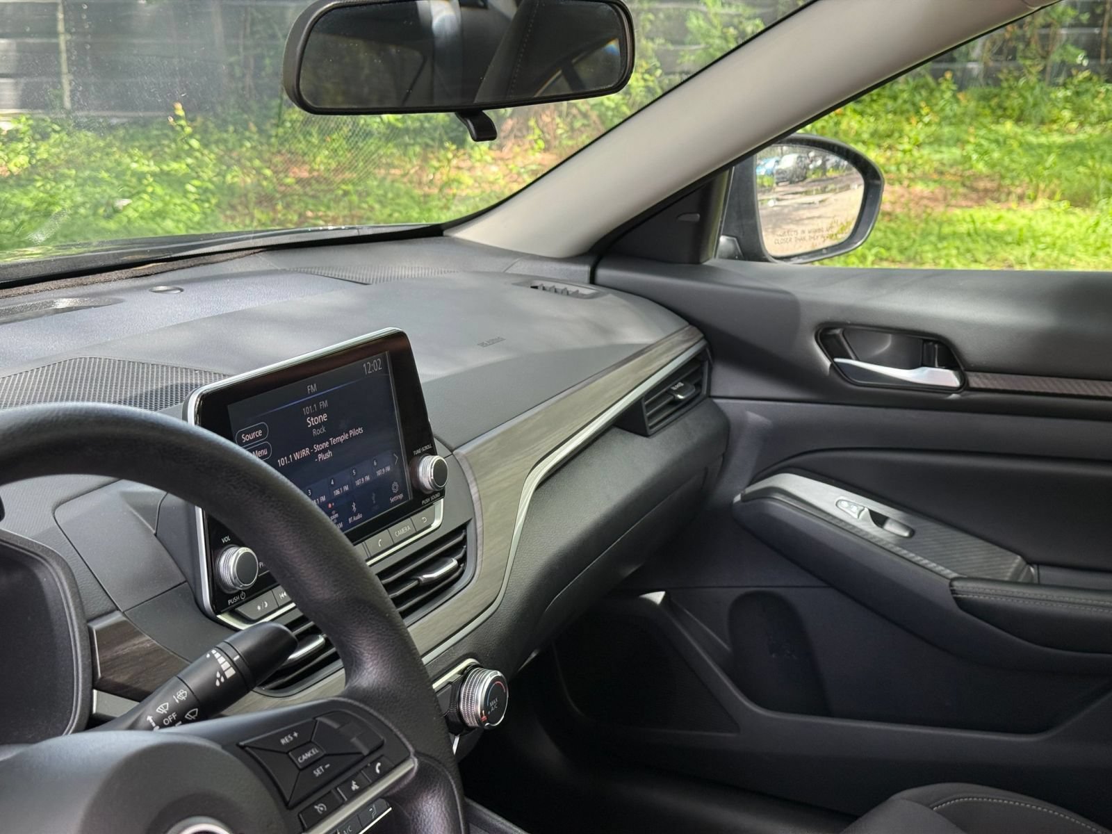 Used 2025 Nissan Altima 2.5 SV FWD image 31