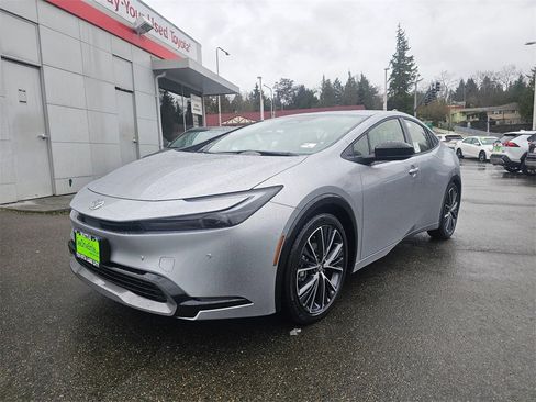 New 2026 Toyota Prius XLE image 3