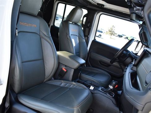 Used 2024 Jeep Gladiator Mojave image 32