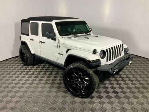 Used 2018 Jeep Wrangler Unlimited Sahara AWD/4WD image 4