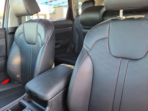 Used 2024 Kia Sorento S image 15
