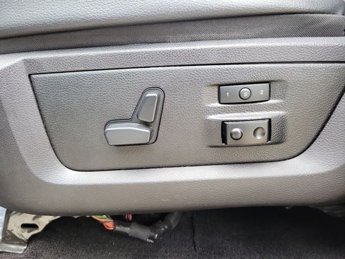 Used 2016 RAM 1500 Laramie w/ Convenience Group AWD/4WD image 16