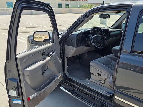 Used 2005 Chevrolet Avalanche Z71 w/ Preferred Equipment Group image 28