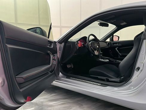 Used 2015 Scion FR-S RWD image 16