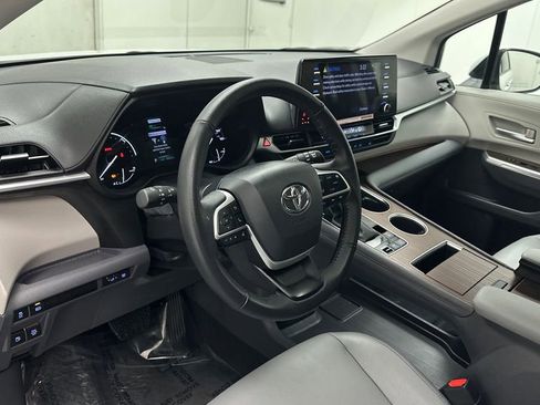 Certified 2024 Toyota Sienna XLE image 20