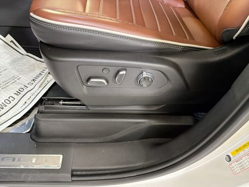 Used 2024 GMC Yukon Denali Ultimate image 11