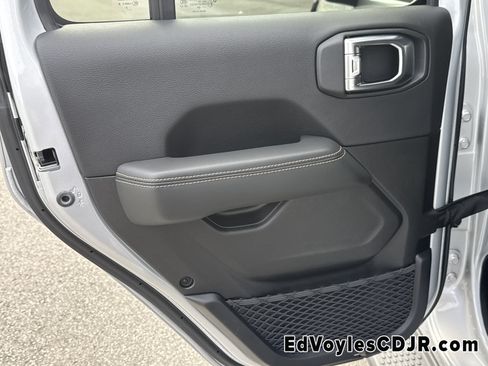 Certified 2024 Jeep Wrangler Sahara w/ Technology Group image 26