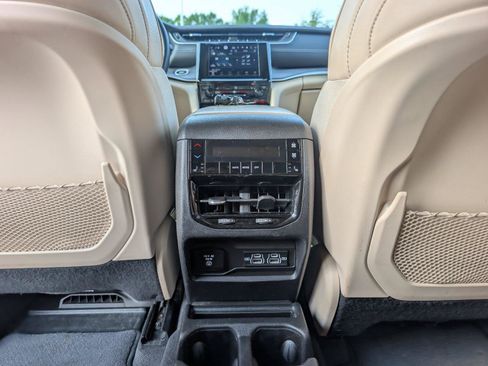 Used 2021 Jeep Grand Cherokee L Limited AWD/4WD image 34