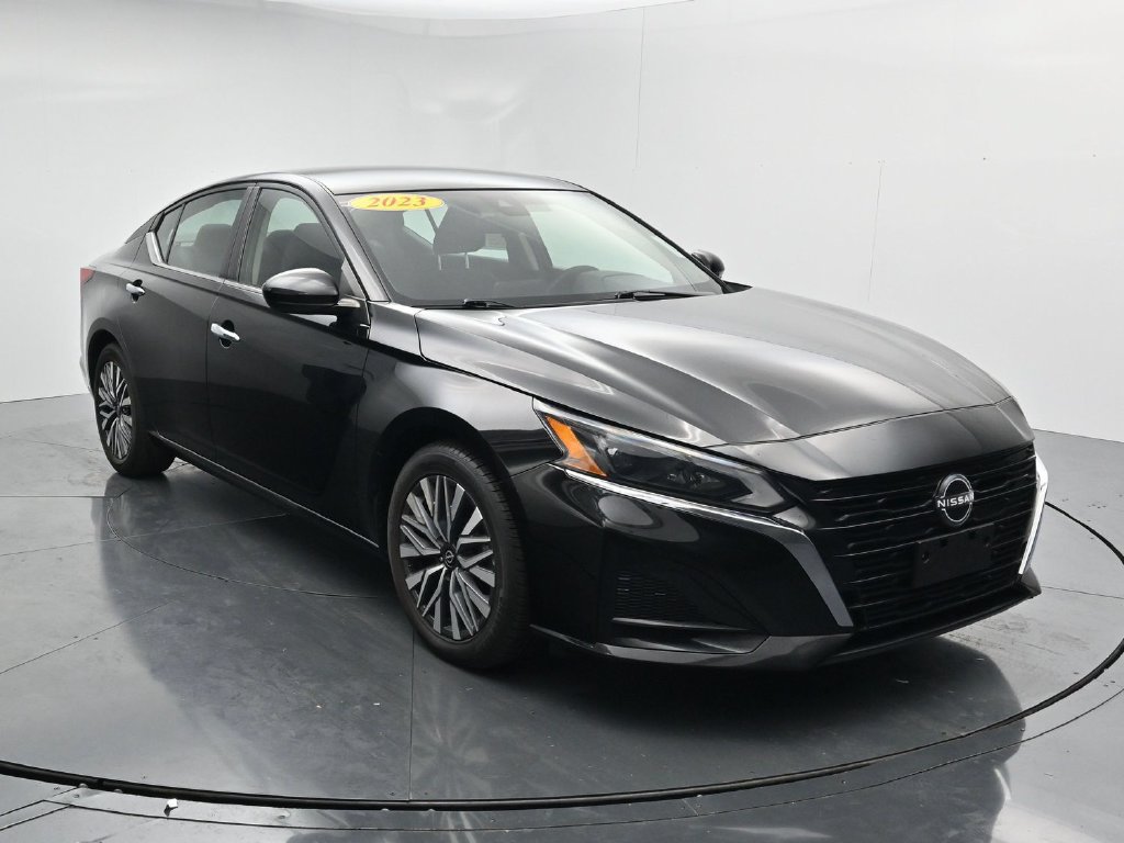 Used 2023 Nissan Altima 2.5 SV FWD image 2