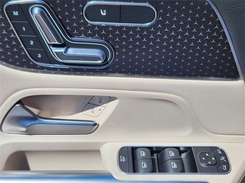 New 2026 Mercedes-Benz GLB 250 4MATIC image 11