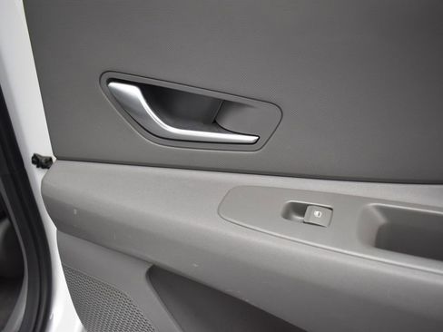 Used 2023 Hyundai Elantra SEL image 19