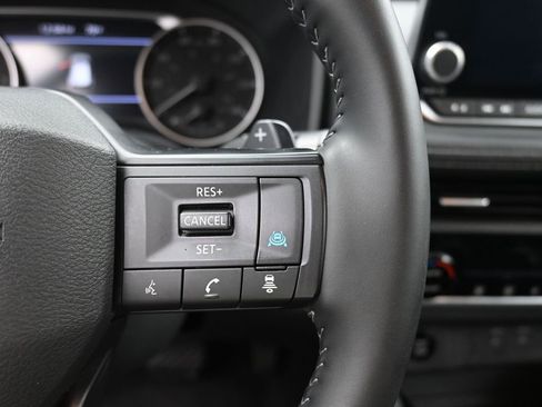 Used 2025 Nissan Rogue SV image 18