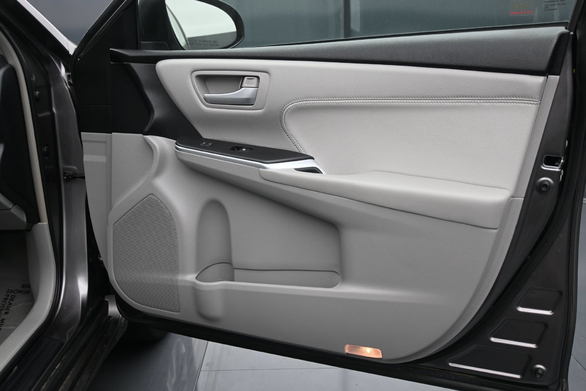 Used 2015 Toyota Camry XLE FWD image 12