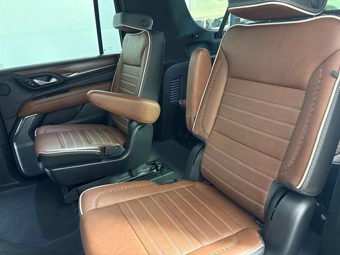 Used 2023 GMC Yukon XL Denali Ultimate AWD/4WD image 28