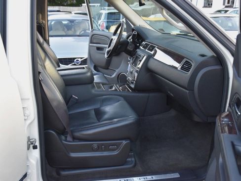 Used 2010 GMC Yukon Denali image 12