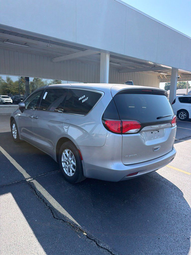 Used 2021 Chrysler Voyager LX FWD image 2