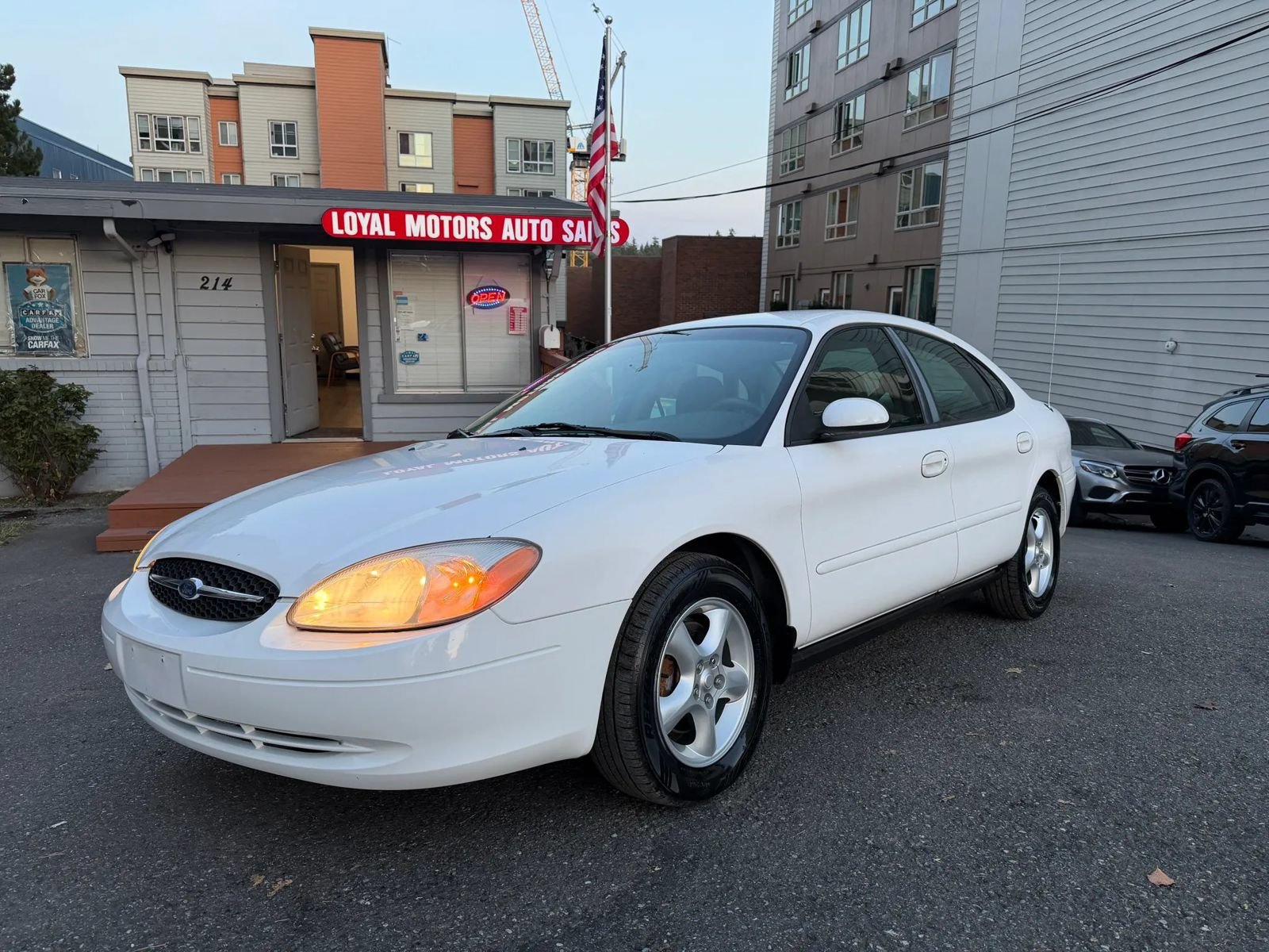 Used 2001 Ford Taurus SES FWD image 3